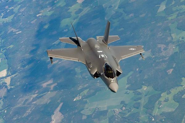 F-35s fly with Finnish F-18s