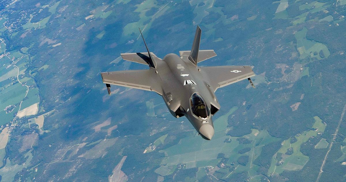 F-35s fly with Finnish F-18s