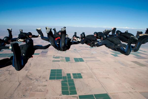 henkilö_Enrico-Annus_laskuvarjohyppy_pääkuva