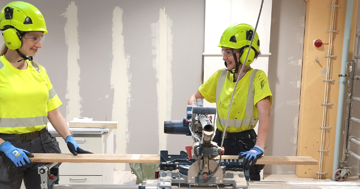 Ihanat naiset raksalla, kansikuva