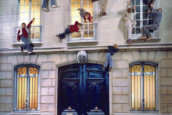 LE_Bâtiment_02_2004_Photo courtesy of Leandro Erlich Studio