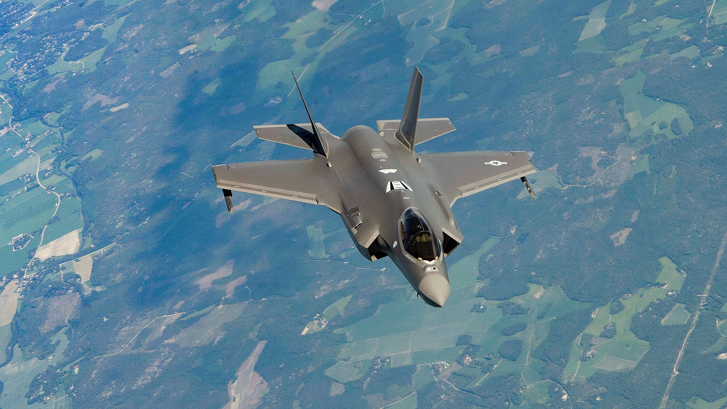 F-35s fly with Finnish F-18s