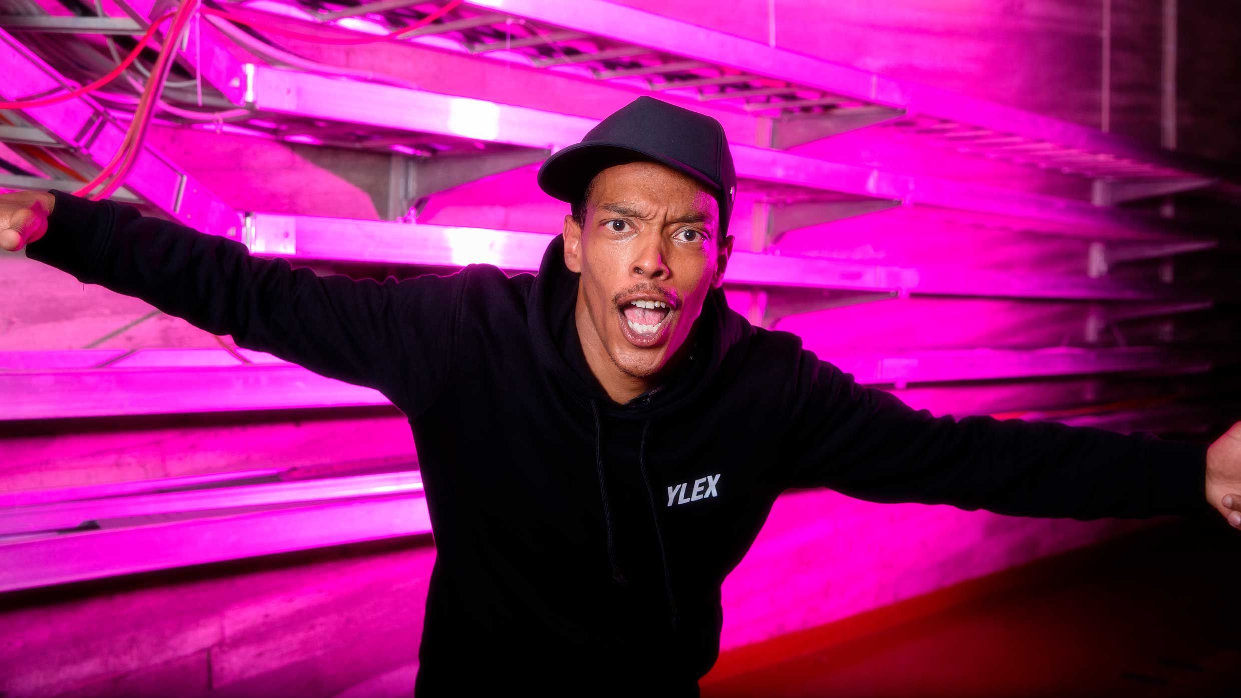 Tentissä_Lloyd-Libiso_Kuva_Raine-Laaksonen_Yleisradio