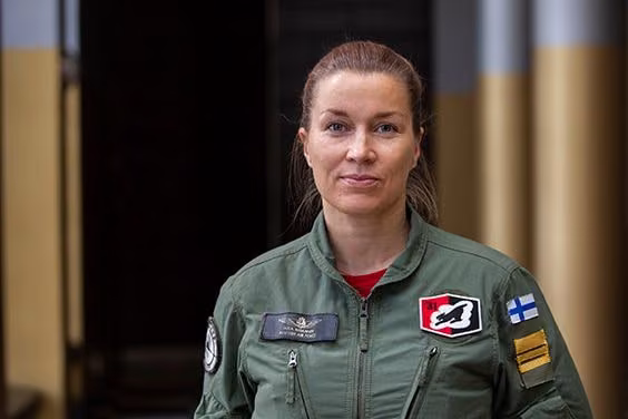 Lasikattoja rikkonut naisupseeri puolustusvoimain komentajan erityisavustajaksi